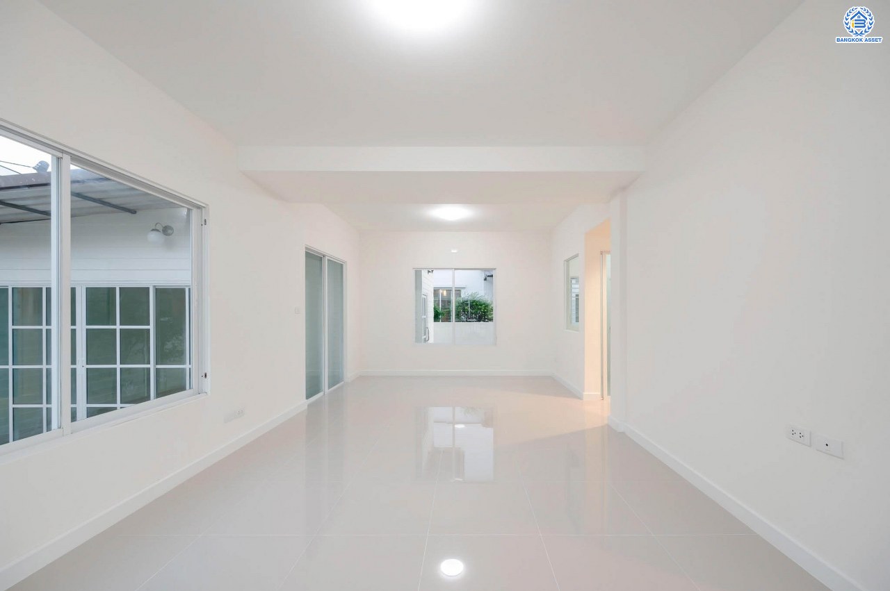 บ้านมือสองตกแต่งใหม่ สังคมคุณภาพแบรนด์ LH โครงการ อินนิซิโอ2 ปิ่นเกล้า-วงแหวน เนื้อที่ 50.3 ตร.ว. ฟังก์ชัน 3 ห้องนอน 2 ห้องน้ำ 1 ห้องอเนกประสงค์ จอดรถได้ 2 คัน บนทำเลศักยภาพ เดินทางสะดวก เชื่อมต่อทั้งปิ่นเกล้า-ศาลายา ใกล้เซ็นทรัลเวสต์เกต รถไฟฟ้าสายสีม่วง "สถานีตลาดบางใหญ่" และทางด่วน "กาญจนาภิเษก"...